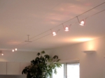 藤垂園の家/白い天井に光の模様が映る