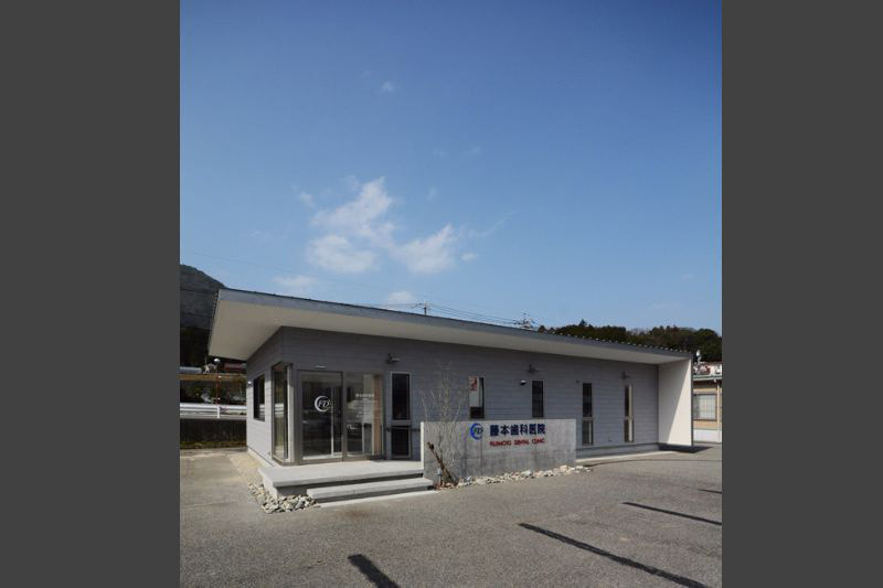 雪国で雪は後ろ側に落ちるように屋根勾配を計画