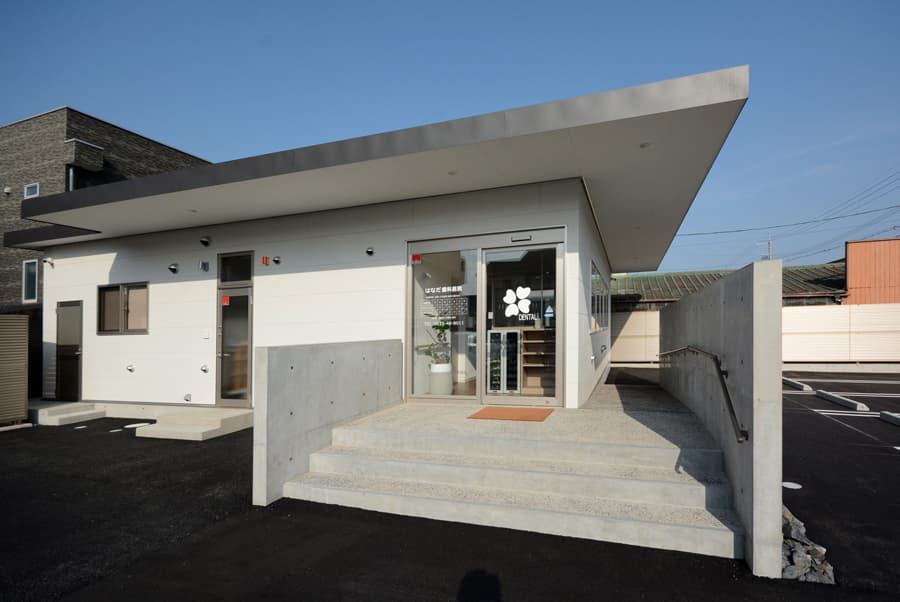 基壇とスロープ